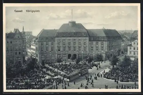AK Kassel, Königsplatz mit Strassenbahnen