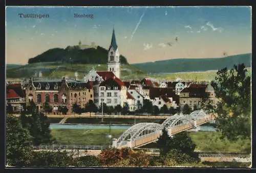 AK Tuttlingen, Partie an der Flussbrücke mit Kirche und Blick hinüber zum Honberg