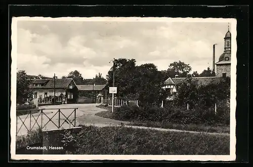 AK Crumstadt /Hessen, Strassenpartie mit Kirche