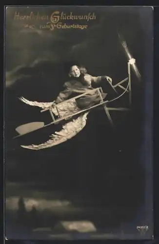 Foto-AK BNK 34350 /2: Geburtstagsgruss, Kleiner Fliegerin im Flugzeug mit Engelsflügeln