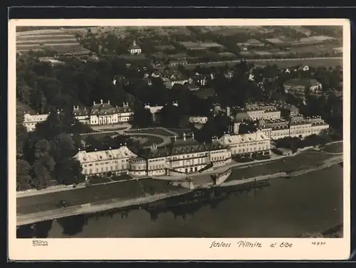 Foto-AK Walter Hahn, Dresden, Nr. 12930: Pillnitz /Elbe, Fliegeraufnahme vom Schloss