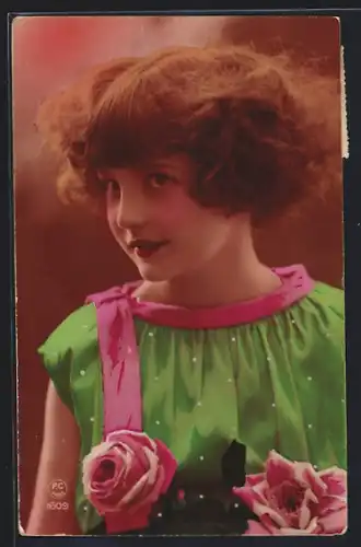 Foto-AK P. C. Paris: Mädchen mit Rosen