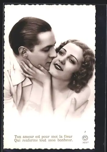 Foto-AK P. C. Paris: Herr küsst Dame auf die Wange