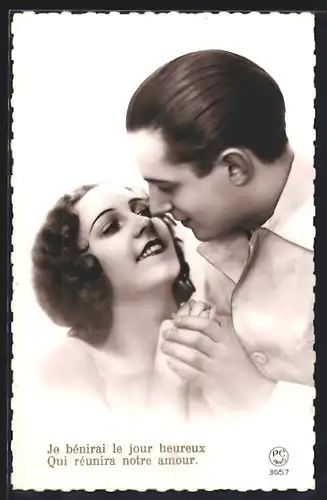 Foto-AK P. C. Paris: Liebespaar hält Händchen