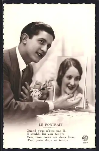 Foto-AK P. C. Paris: Mann mit Portrait seiner Liebsten