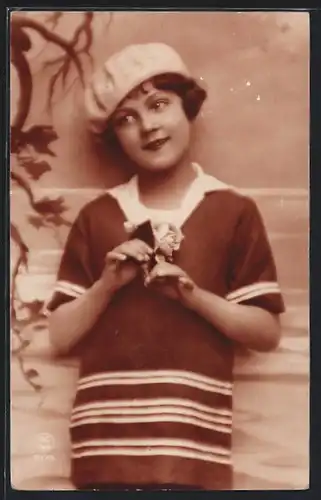 Foto-AK P. C. Paris: Mädchen mit Blumen in den Händen