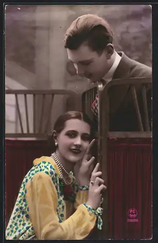 Foto-AK P. C. Paris: Dame versteckt sich hinter einem Paravent