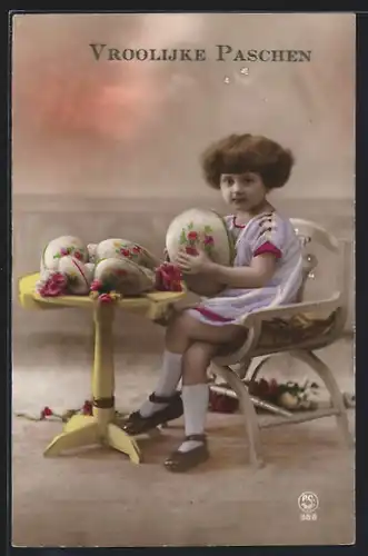 Foto-AK P. C. Paris: Mädchen mit Ostereiern am Tisch
