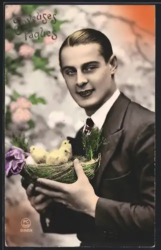 Foto-AK P. C. Paris: Mann mit Osternest