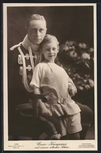 AK Kronprinz Wilhelm von Preussen mit seinem ältesten Sohn im Arm
