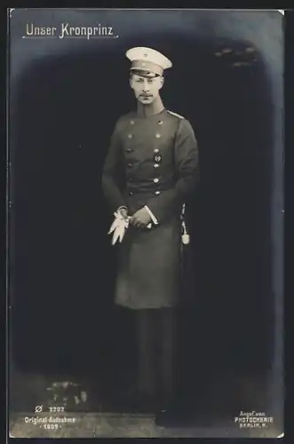 AK Kronprinz Wilhelm von Preussen in Uniform mit Schirmmütze und Portepee