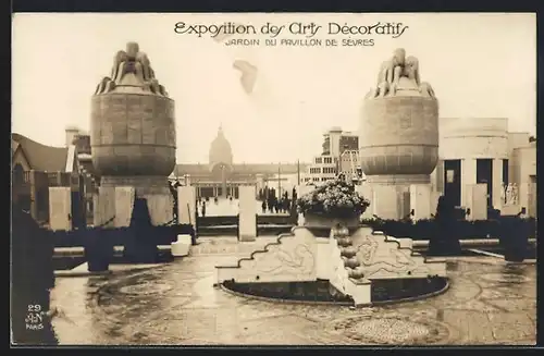 AK Paris, Exposition des Arts décoratifs 1925, jardin du pavillon de Sèvres, Art Deco