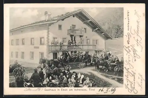 AK Eben am Achensee, Passanten vor dem Gasthaus