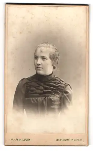 Fotografie A. Adler, Memmingen, Lindenbadstr. 30, Portrait Dame in Kleid