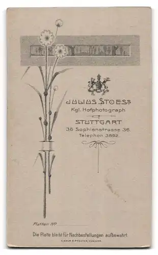 Fotografie Julius Stoess, Stuttgart, Sophienstr. 36, Frau mit Blumenstrauss