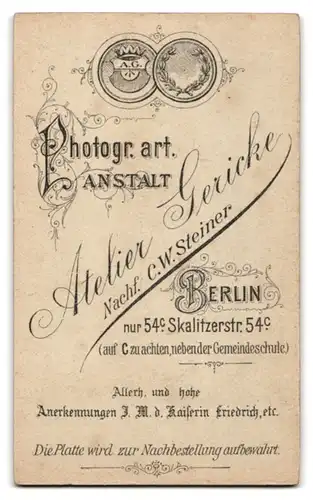 Fotografie Atelier Gericke, Berlin, Skalitzerstr. 54, Portrait Kleinkind in weissem Kleid