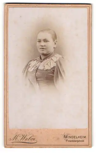 Fotografie M. Weber, Mindelheim, Freundsbergstr., Portrait Frau in Kleid