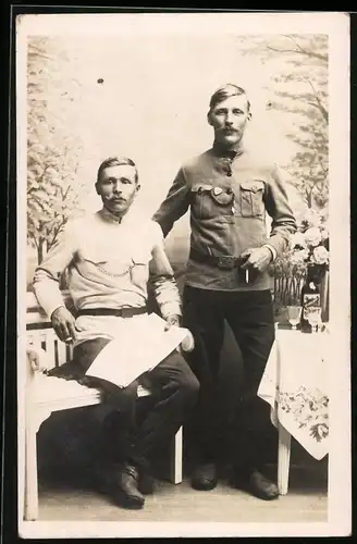 Fotografie 1.WK, Russische Kriegsgefangene POW's in Uniform mit Koppel
