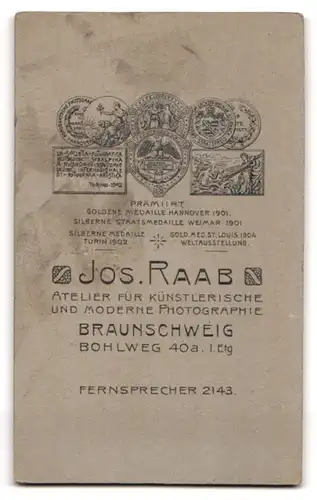 Fotografie Jos. Raab, Braunschweig, Bohlweg 40, Portrait Dame in Kleid