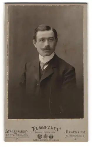 Fotografie Rembrandt, Hagenau, Rittergasse 9, Herr mit Moustache