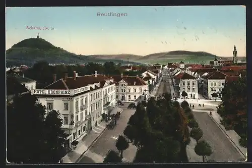AK Reutlingen, Teilansicht mit Hotel Kronprinz und Achalm im Hintergrund