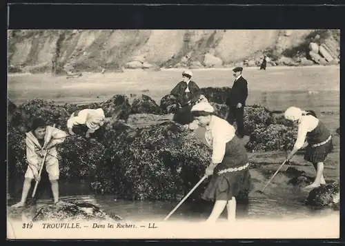 AK Trouville, Dans les Rochers