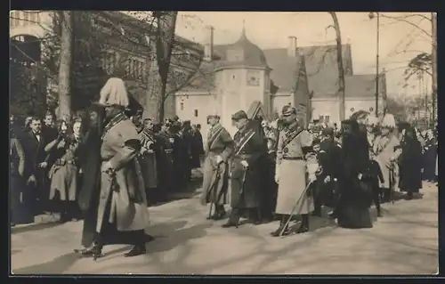 AK Beisetzung Kaiserin Auguste Victoria Königin von Preussen, Trauerzug mit den Prinzen August Wilhelm, Oskar & Adalbert
