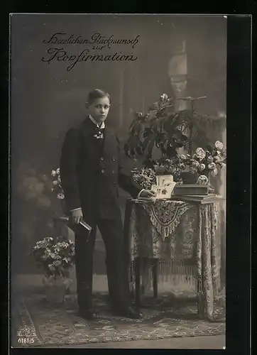 AK Junge im Anzug mit Gebetsbuch zur Konfirmation