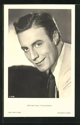 AK Schauspieler Johannes Heesters in die Kamera lächelnd