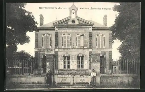 AK Montcresson, Mairie et Ècole des Garcons