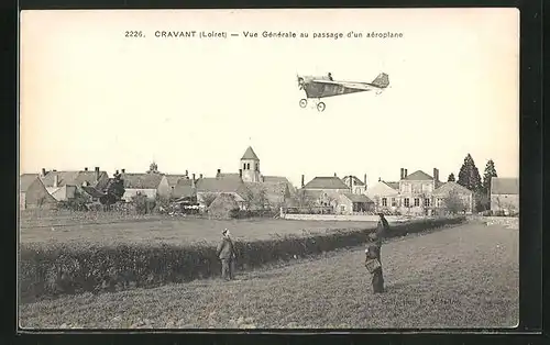 AK Cravant, Vue Gènèrale au passage d`un aeroplane