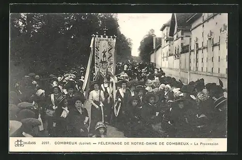 AK Combreux, Pèlerinage de Notre-Dame- La Procession