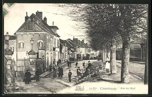 AK Courtenay, Rue du Mail