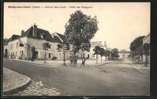 AK Bonny-sur-Loire, Avenue Jean-Jaurès - Hotel des Voyageurs