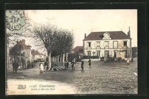 AK Courtenay, Ecole et Rue du Mail