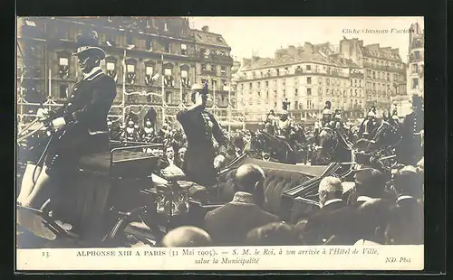 AK Paris, S. M. le Roi Alphonse XIII von Spanien, à son arrivée à l`Hôtel de Ville, salue la Municipalité 1905
