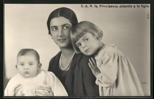 AK La Principessa Jolanda e le figlie, Prinzessin von Italien mit Kindern