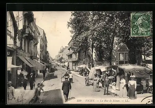 AK Vichy, La Rue de Nimes