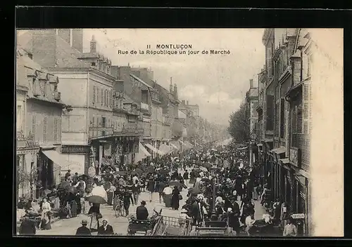 AK Montlucon, Rue de la République un jour de Marché