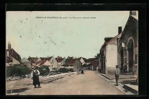 AK Ainay-le-Chateau, la Halle et Anciens Fossés