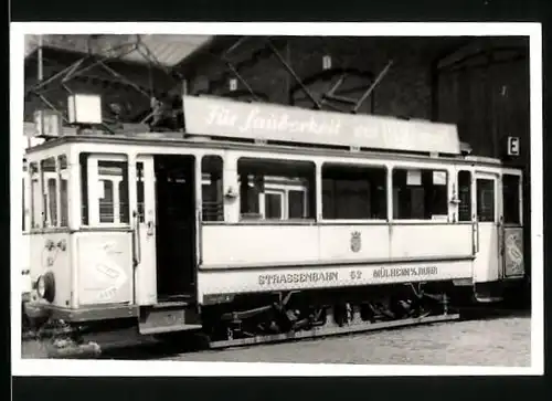 Fotografie unbekannter Fotograf, Ansicht Mülheim / R., Strassenbahn-Triebwagen Nr. 62 im Depot