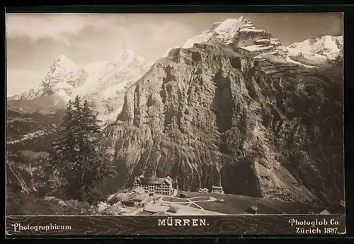 Fotografie Photoglob Co., Zürich, Ansicht Mürren, Ortsansicht mit Gebirgsmassiv 1897