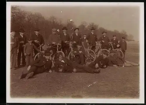 Fotografie Herren & Burschen mit Fahrrad, Velo, Bike, Bicycle