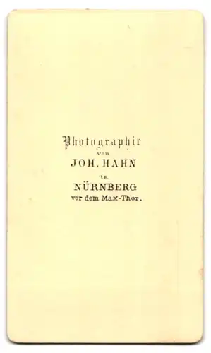 Fotografie J. Hahn, Nürnberg, Junge Dame mit Halskette