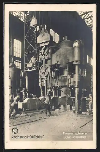 AK Leipzig, Frühjahrsmesse 1925, Fabrikarbeiter der Rheinmetall Düsseldorf an einer Presse