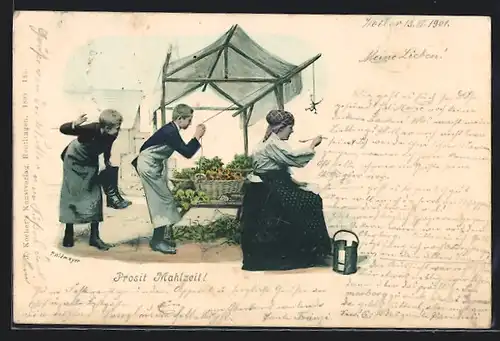 AK Zwei fresche Buben scherzen mit einer essenden Magdfrau und seilen einen Frosch vor ihrem Gesicht ab