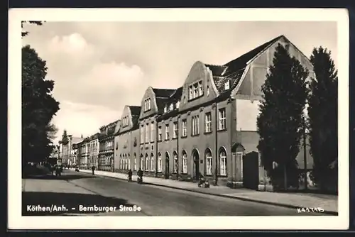 AK Köthen /Anh., Partie in der Bernburger Strasse