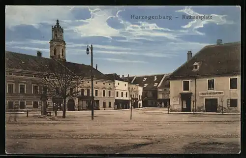 AK Herzogenburg, Rathausplatz mit Baum