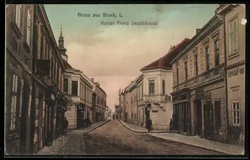 AK Bruck, L., Kaiser Franz Josefstrasse mit Kirchturm