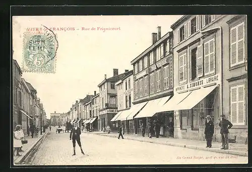 AK Vitry-le-Francois, Rue de Frignicourt, Strassenpartie